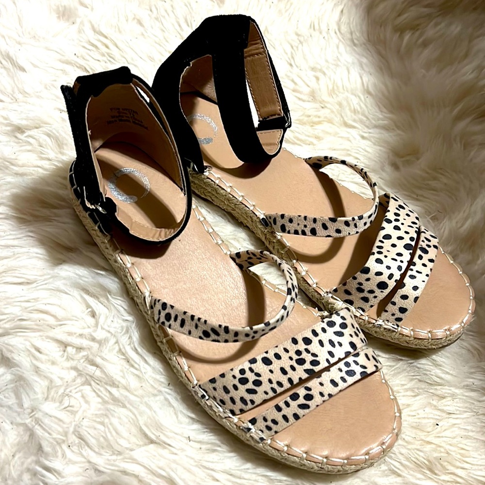 Animal print flat espadrilles in size 7.5